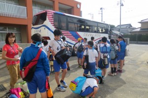 IMG_1308 陸上記録会に出発する前の様子です。\