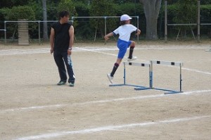 IMG_1429 ハードル走の練習です。\