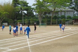 IMG_1474 ⒍年生は,朝からリレーの練習です。毎日頑張ってきました。とても偉いです。\