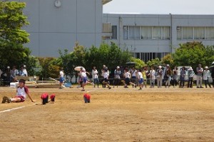 IMG_1481 遠くで行われているのが100mです。\