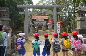 IMG_1416 途中,鎌足神社に寄りました。中臣鎌足に手を合わせました。\