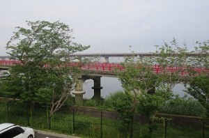 IMG_1482 神宮箸の欄干が赤く塗られとてもきれいです。\