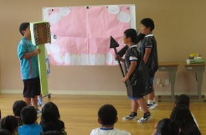 IMG_1490 歯を磨かないで寝てしまい,口の中では・・・という夢のシーンです。\