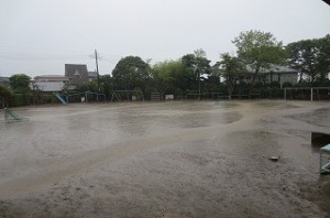 IMG_1492 10時半頃,このすごい雷雨の中,井坂先生が食育の授業に来て下さいました。\