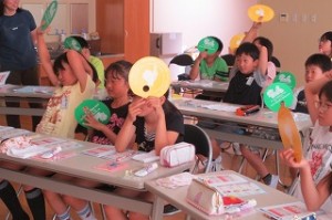 IMG_1550 クイズに答えているところです。\\