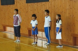 IMG_1568 児童朝会進行役の運営委員会の子ども達です。\