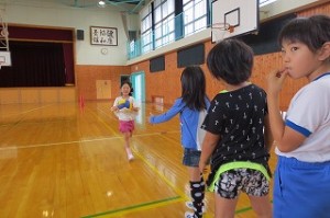 IMG_1577 盛り上がって真剣に走っています。\