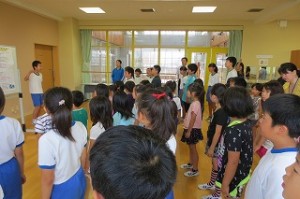 IMG_1644 歌も歌いました。曲名は「地球星歌ーえがおのためにー」です。\