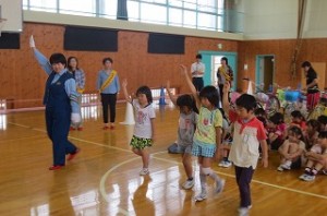 2 実際に歩いて練習しました。\