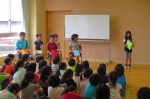 IMG_1737 一学期の反省を学年代表の子が発表しています。\