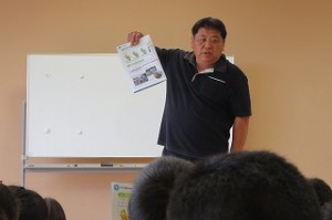 IMG_1781 除染していることについて話しています。\