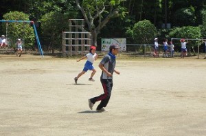 IMG_1784 一輪車やブランコ,サッカーや追いかけっこをして遊んでいました。\