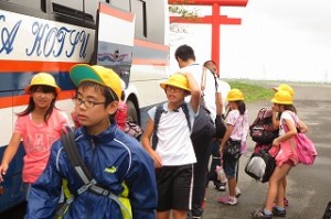 IMG_1751 これからバスに乗り込みます。2\