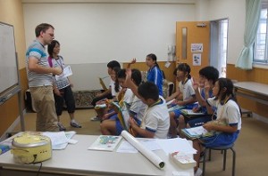 IMG_2024 ⒍年生の英語活動の様子です。楽しんで活動しています。\