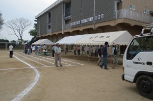IMG_2215 皆さん黙々と作業しました。\