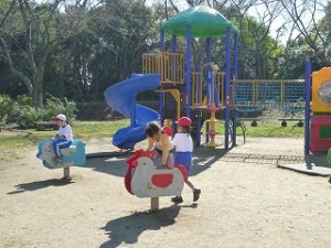 P1040129 秋見つけの勉強の後は遊具で遊ぼ!\\