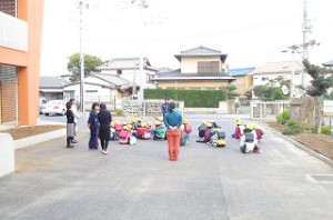 IMG_2480 下校の様子です。「風邪をひかぬよう,交通事故に遭わぬよう,土日を過ごしましょう。」とお話がありました。\