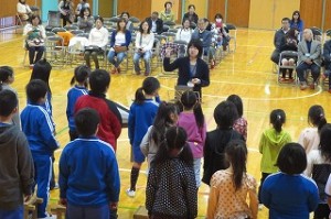 IMG_2496 地域公開の最後に全校合唱を発表しました。子どもたちはみんな頑張りました。\