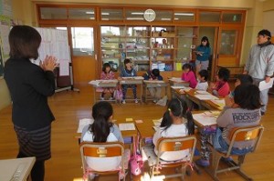 IMG_2580 写真は,振り返りをしているところです。「友達のアドバイスでよく書くことができました。」等の発表がありました。\\