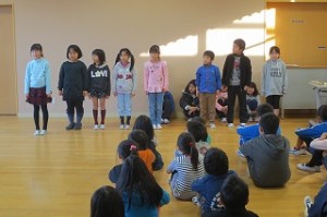 IMG_2583 2年生は九九の暗唱と詩の群読をしました。\