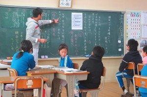 IMG_2594 担任が今日の学習のまとめを行っています。\