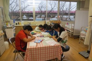 IMG_2698 保健委員会と運営委員会が合同で活動しています。\