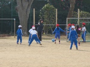 IMG_2772 1年生が,体育の時間,とても楽しそうにミニサッカーをしてました。\