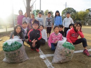 IMG_2806 たくさんの落ち葉が集まりました。\