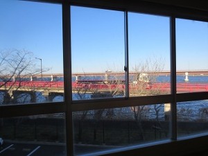 IMG_2951 このすがすがしい景色の見える部屋で始業式をします。\
