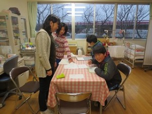 IMG_2966 保健委員会では,風邪予防のインタビューについてまとめました。\