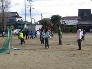 IMG_3042 4・5年生はジャンプ台利用を中心にして短縄をしました。\\