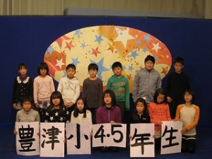 IMG_7355 最後にみんなでカメラの前に・・・。後日,この映像はテレビで流れます。\\
