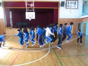 IMG_3059 息を合わせて「それ!」と跳んでいます。\