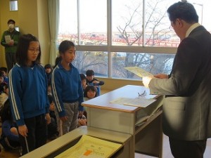 IMG_3065 この木立も統計グラフです。4年生3人で作りました。\