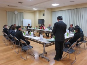 IMG_3236 昨日の夜行われた「学校運営連絡協議会・学校評価委員会・学校防災連絡会議」です。児童・保護者・教師による学校評価のためのアンケート結果について話し合いが行われました。\