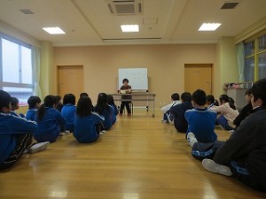 IMG_3242 古賀さんが「蜘蛛の糸」を読んでくださいました。原文であったので迫力を感じました。\