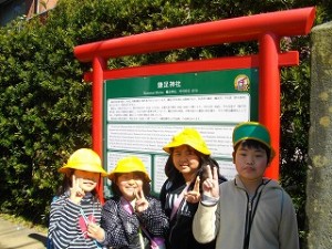 IMGP1254 鎌足神社前でハイピース!\