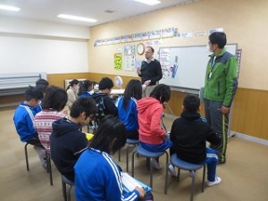 IMG_3376 5年生が英語活動をしています。NLTの英語を聞いたり,会話したりできるのはつくづく素晴らしいと感じます。\