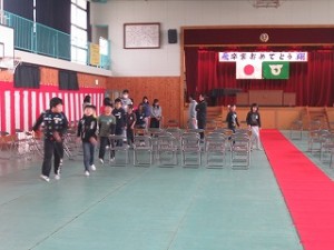IMG_3395 5・6校時をつかって綺麗な会場ができあがりました。\