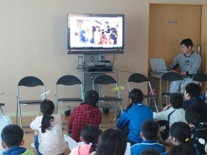IMG_3436 次は,スライドを見ながら6年生一人一人に感謝の言葉が発表されました。\