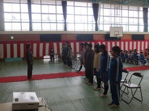 IMG_3505 6年生が入場しました。緊張しています。\