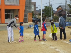 IMG_3555 黄色ビブス以外のチームが,もう一回と切望したのでもう一試合することになりました。\