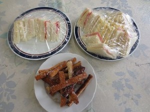 IMG_3585 6年生が,職員室にプレゼントしてくれました。\