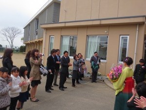 IMG_3648 保護者からも担任へ感謝の言葉が贈られました。\