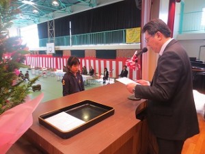 IMG_3654 今日は,1~5年生までが修了証書をもらいました。\