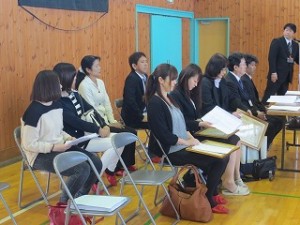 IMG_3753 後列に座っている方達が27年度の役員です。よろしくお願い致します。\