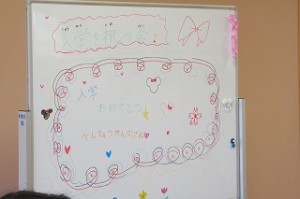 IMG_3800 ⒍年生が描いた歓迎のホワイトボードです。才能を感じました。\