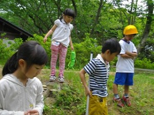 IMGP1319 みんなで何を見ているのかな?\