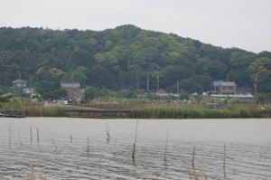 IMG_3840 11:00頃になると雨は上がりました。対岸をよく見ると,自転車が見えます。\\