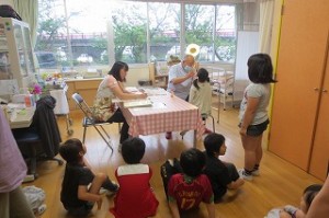 IMG_3901 歯科検診です。丈夫な体は丈夫な歯からですね。学校歯科の医の重藤医師が優しく診てくださいました。\
